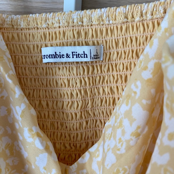 ABERCROMBIE TANK - Picture 3 of 3